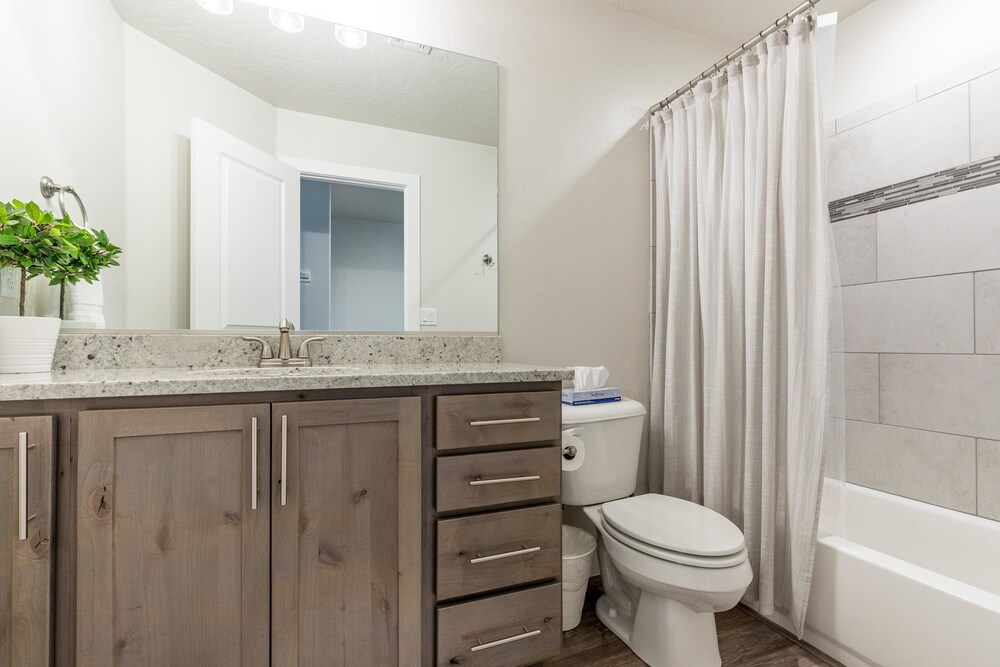 Stargazer – Luxury Condo, Rooftop Views, Private Hot Tub