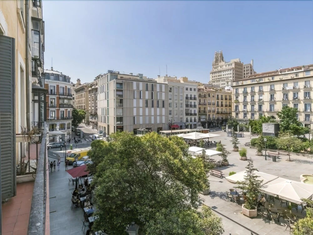 CIBELES Apartment (2BR 1BT)
