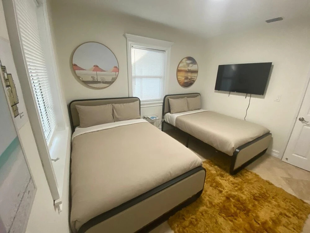 Entire Home in Biscayne Park