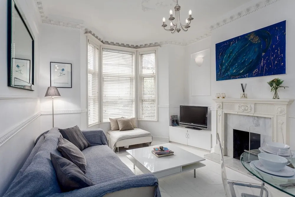 Stylish Manor Park Nest - AWX