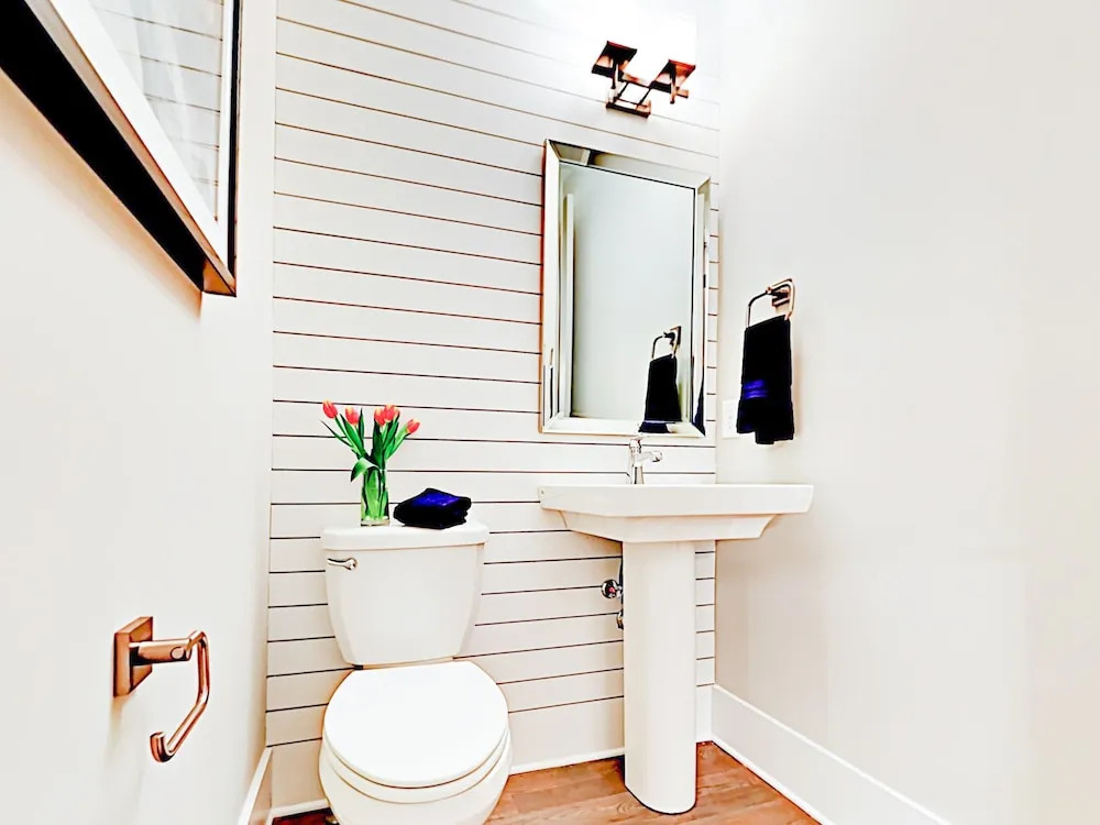 1011A 12th Ave North - 3 Br Townhouse