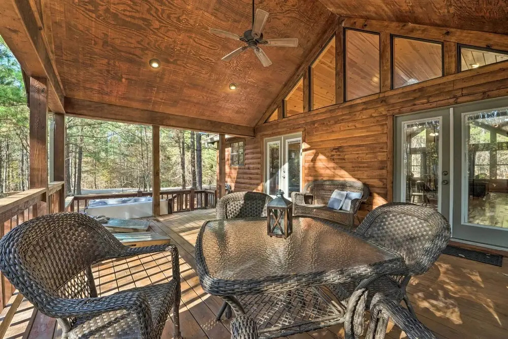 Broken Bow Cabin w/ Hot Tub ~ 6 Mi to Lake!