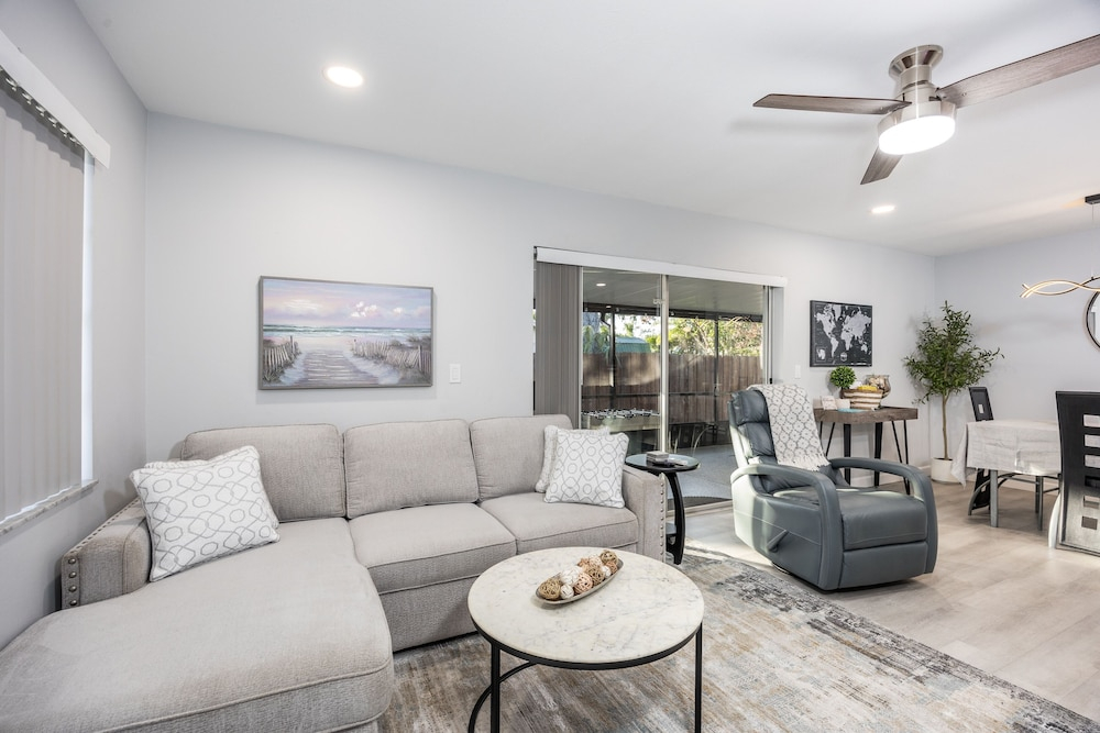 Sunny Urban Escape 3 Bedroom Home