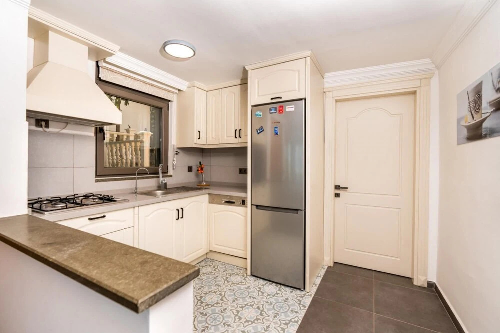 Lovely Flat 300 m to Beach With Shared Pool in Kas