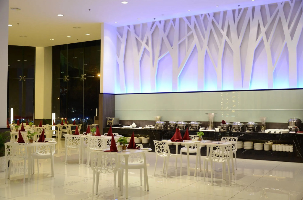 Grand Alora Hotel