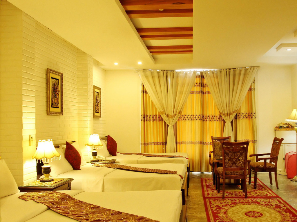 Louis Hotel