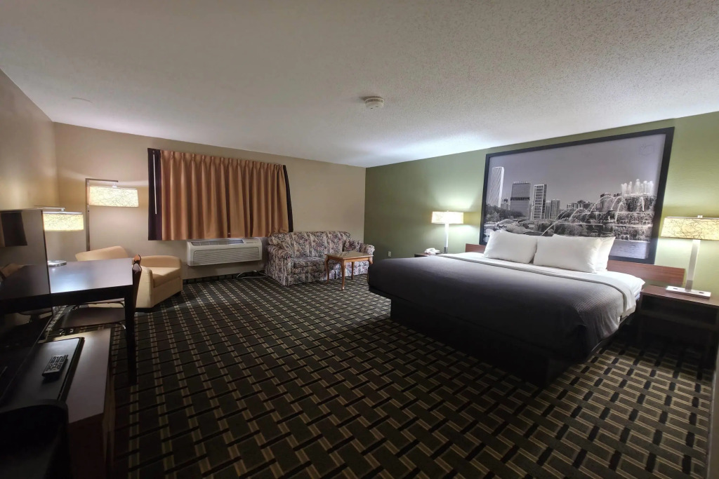 Super 8 by Wyndham Coshocton Roscoe Village