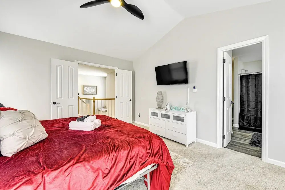 9 Mi to Uptown: Abode w Hot Tub in Charlotte