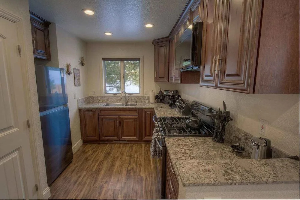 Tahoe Pines Chateau by Lake Tahoe Accommodations