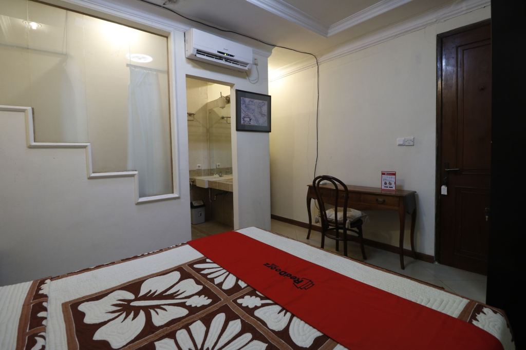 RedDoorz Plus @ Jalan Dharmawangsa
