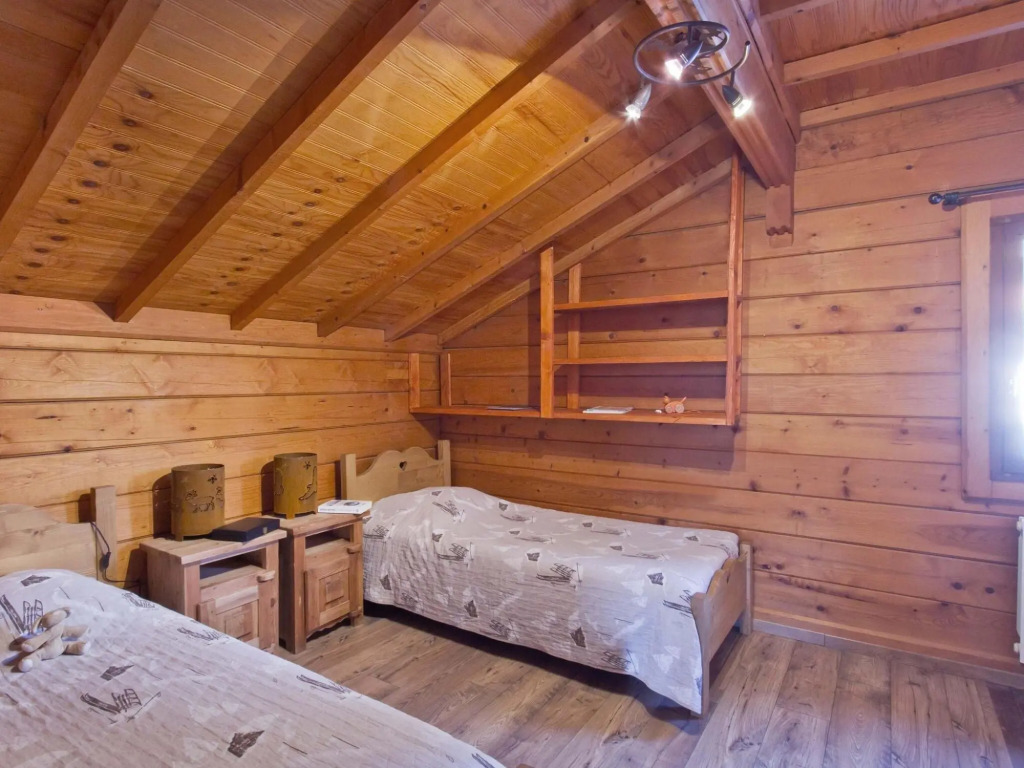 Beautiful chalet with a sauna and private pool in Les Deux Alpes