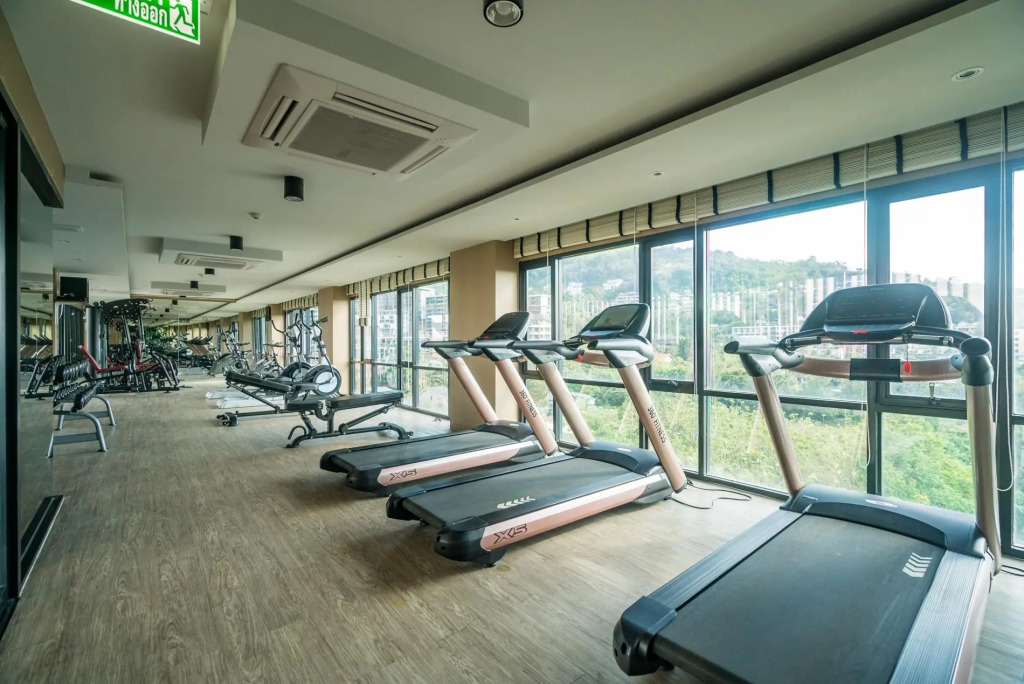 Pool access duplex in Surin condo for 4 people