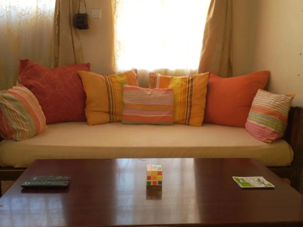 Spacious Studio, Reliable power & water, Spotless, 2mins to mall, 18mins to CBD