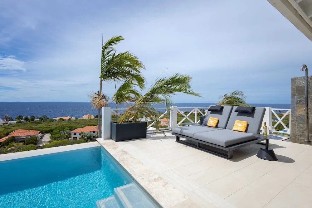Villa Azure Vista 6BR Luxury Stay w 2 Pools