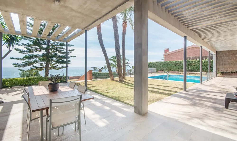 Luxury Beachfront Villa in Tarragona TH 63