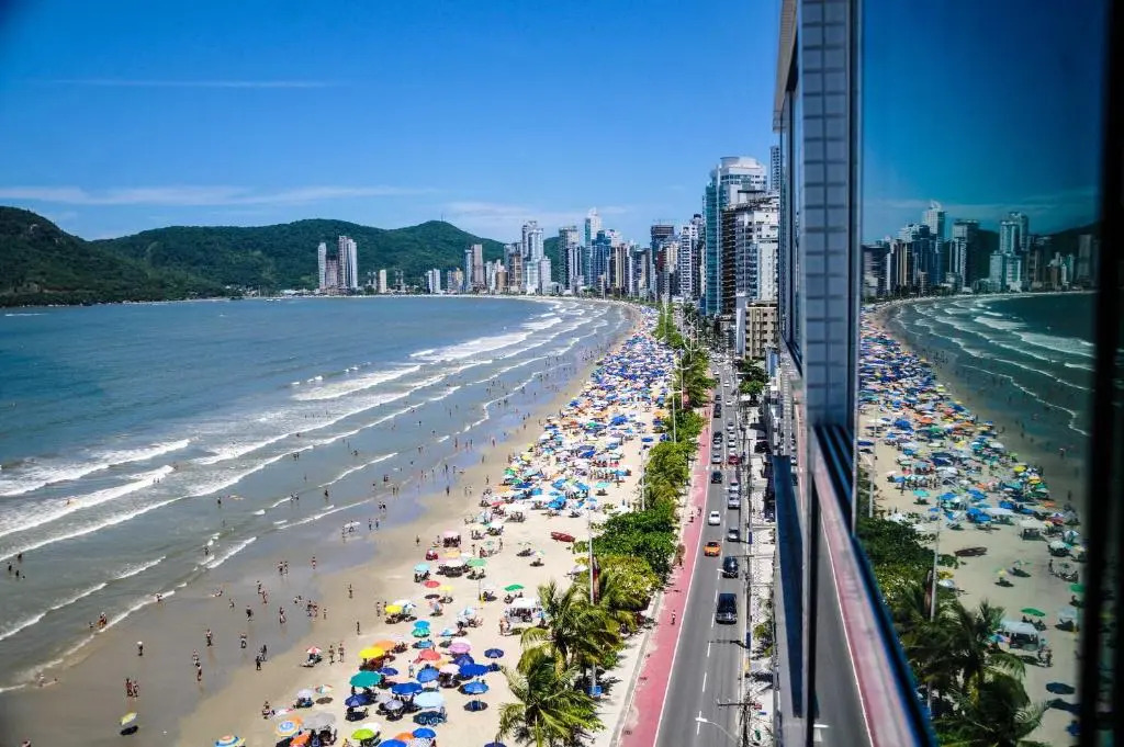 INCRÍVEL Ap a 100m do MAR com Ar e Wi-Fi