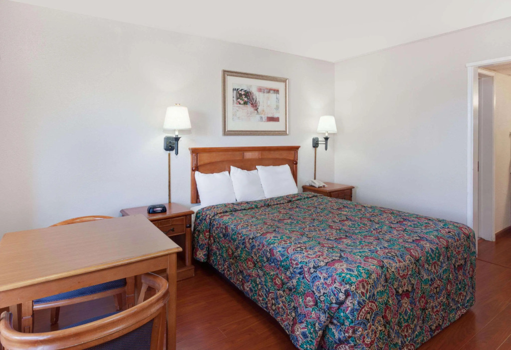 Days Inn and Suites Palmdale
