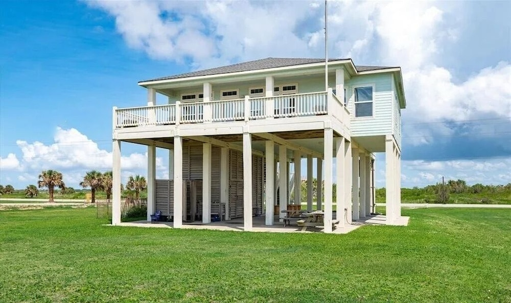Bella Rossa 3 Bedroom Home by RedAwning