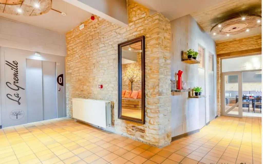 Spacious villa in Florenville with private pool