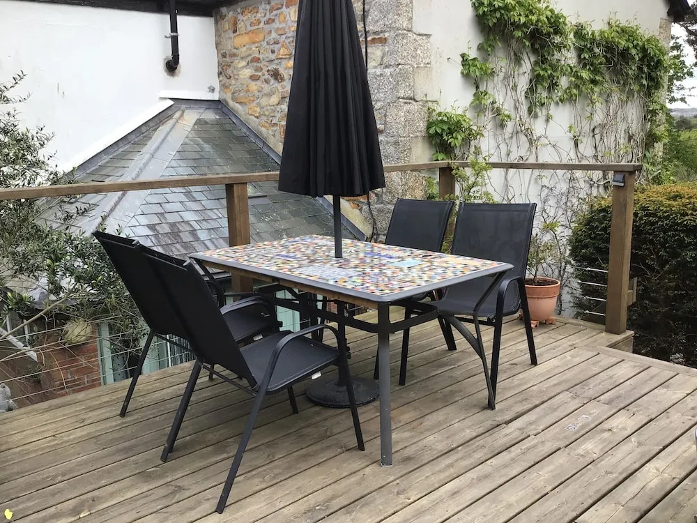 Cozy Camborne Studio Retreat With two Single Beds