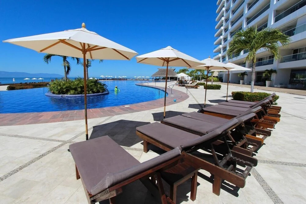 Luxury Apartment in Marina Vallarta-garden