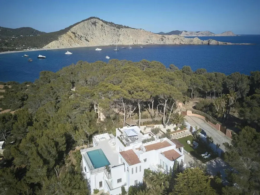 Villa in Porroig with Stunning Sea Views