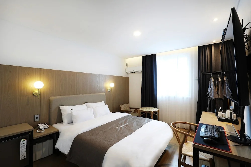 Hotel Urban Brown