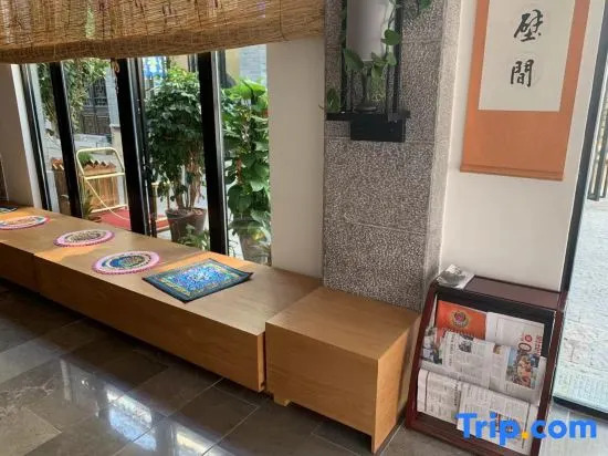 Shude hall Inn in Jianshui