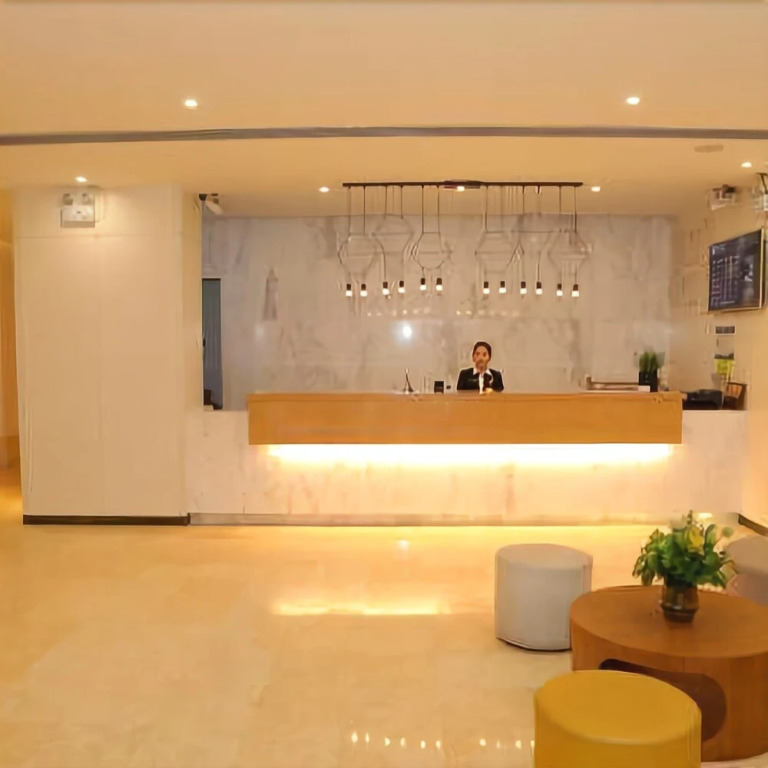 Elong Yam Hotel (Near Panyu Chimelong and Guangzhou South Railway Station)
