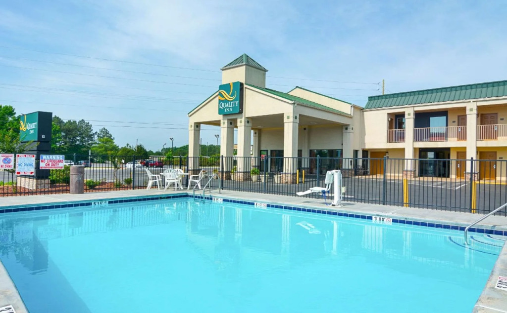 Ramada Inn Calhoun