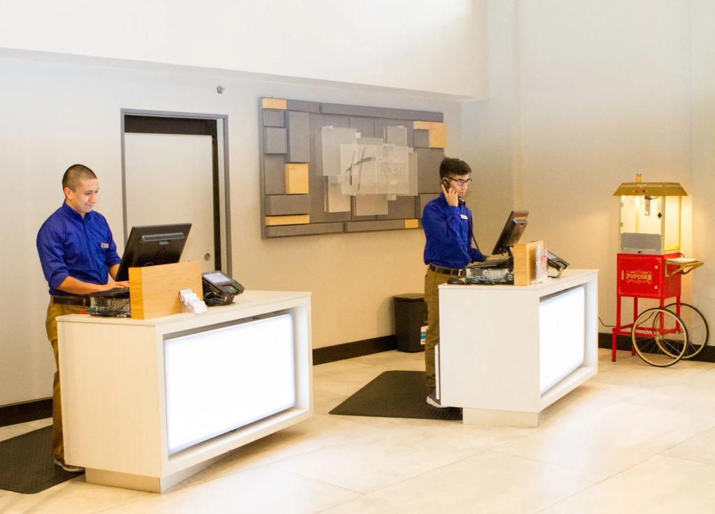Holiday Inn Express & Suites San Antonio Medical - Six Flags by IHG