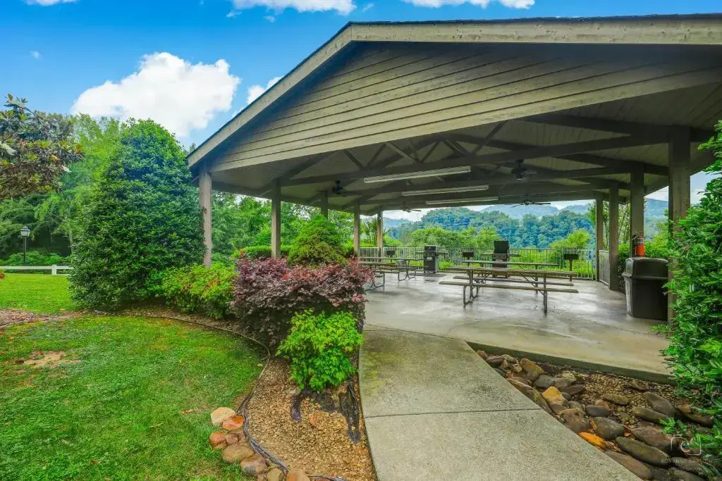 Whispering Pines 113