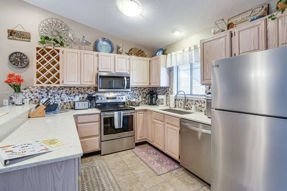 Lakefront Osage Beach Abode w/ Grill & Pool Access