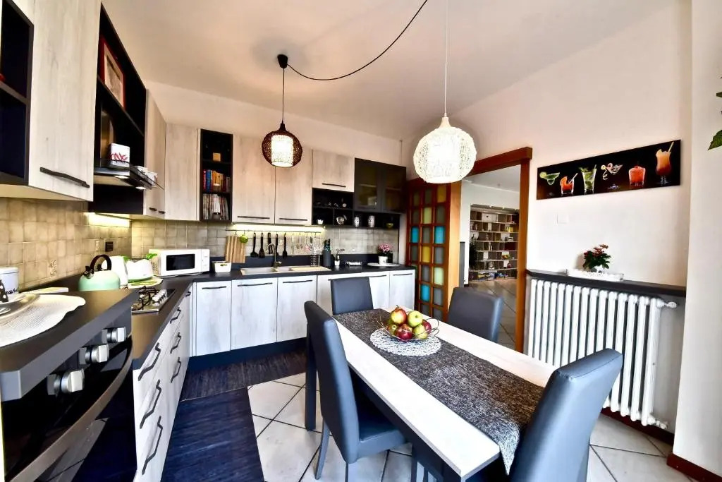 Modern- family apartment halfway between Milano and Como