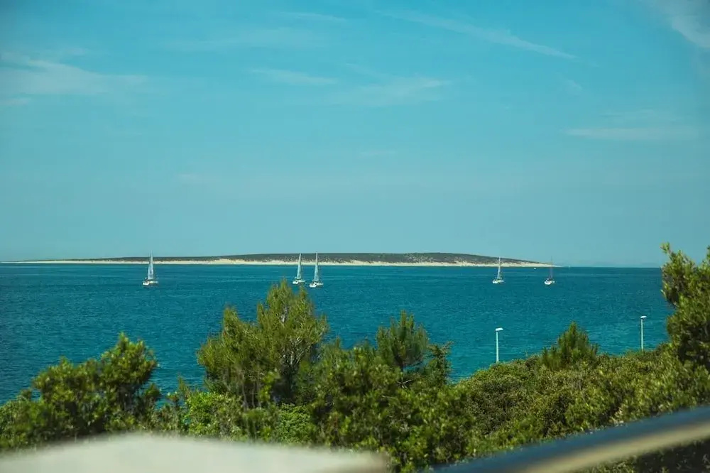 UGA - Perfect Location - SA6 Grgur