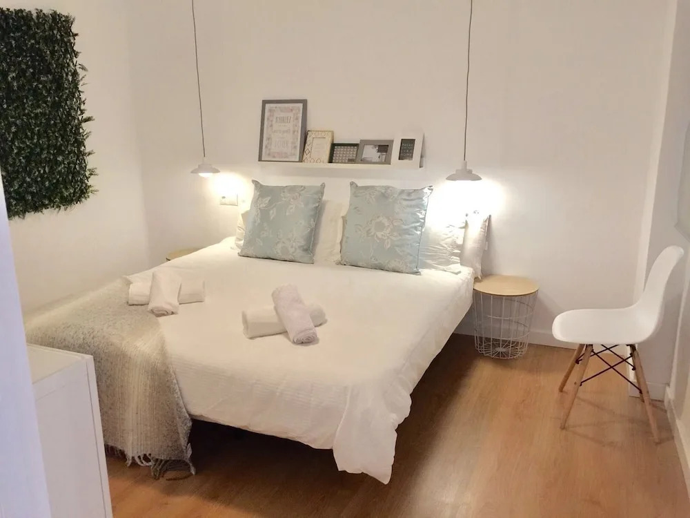 AHRO Suites Plaza María Guerrero 4