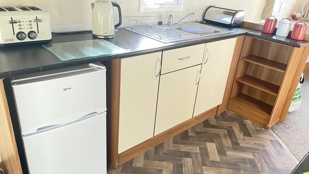 Captivating 2-bed Caravan in Clacton-on-sea