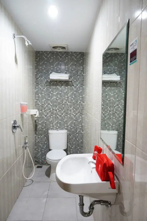 Zen Rooms Near Tunjungan Plaza