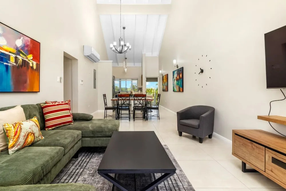 3rd Floor Condo Richmond Estate Beach Access Pool