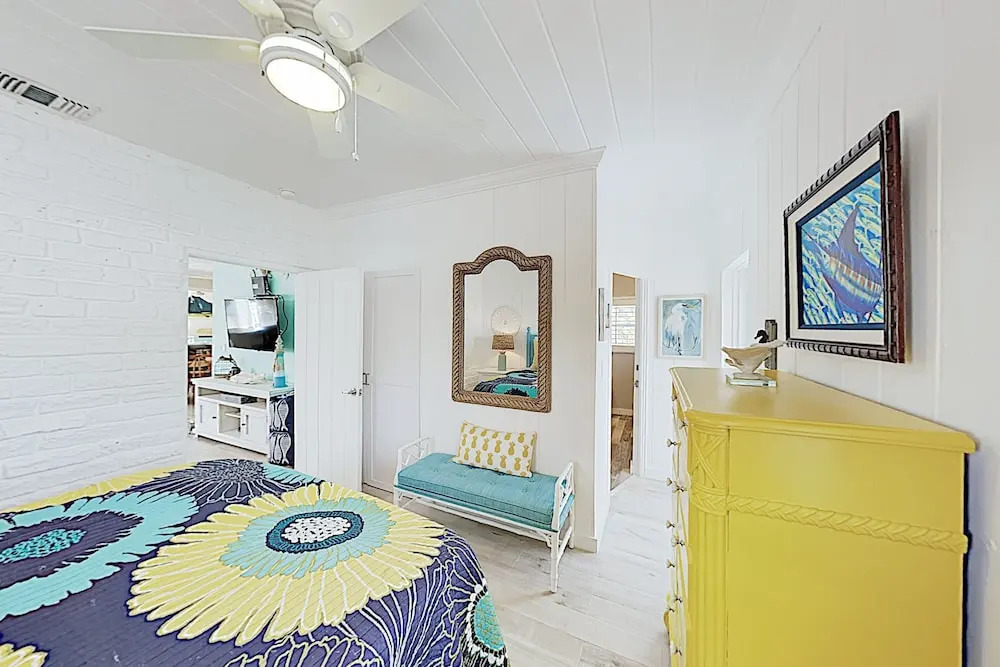 Sun-soaked Canal-front W/ Private Dock & Pool 3 Bedroom Home
