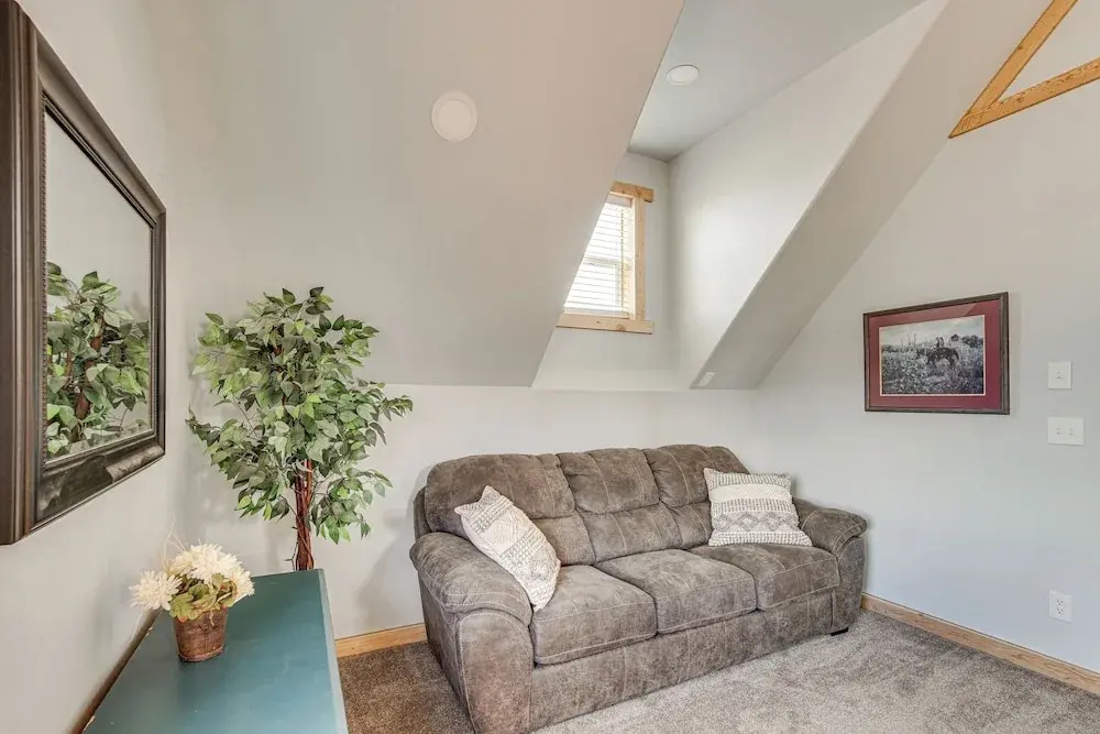 Family Home w/ Mountain Views in Circleville!
