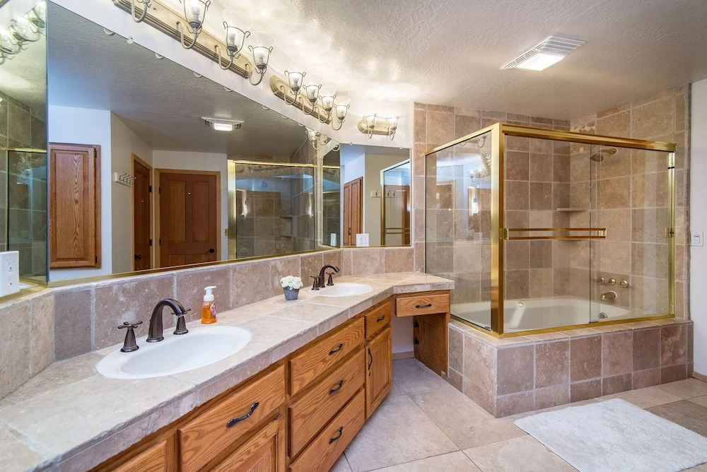 Log  W/ Hot Tub, Billiards & Mt. Tallac Views 4 Bedroom Home