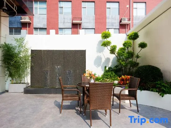 James Joyce Coffetel Hotel (Shijiazhuang Railway Station Gaojiaoqu)
