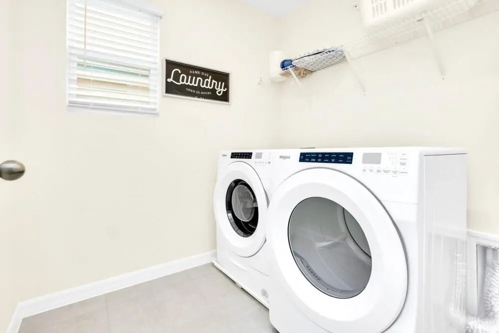 Vibrant 7BR Home With Pool Hot Tub and Games Room