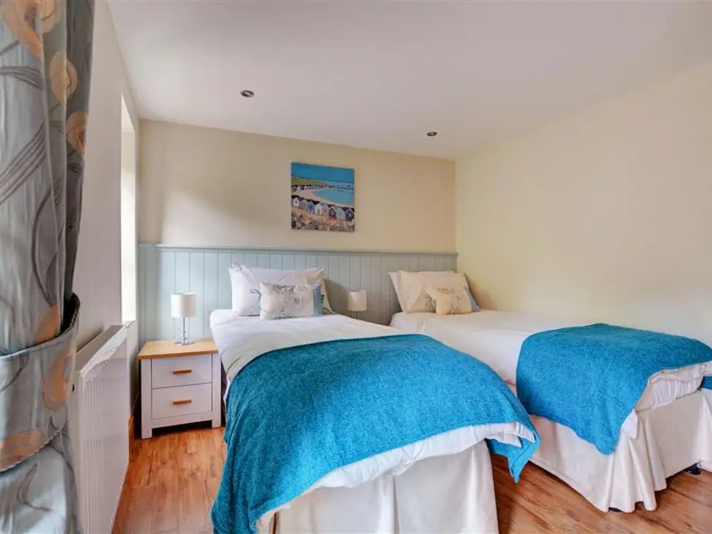 Bright Holiday Home With Pleasant Garden and Comfortable Interior in Dunmere