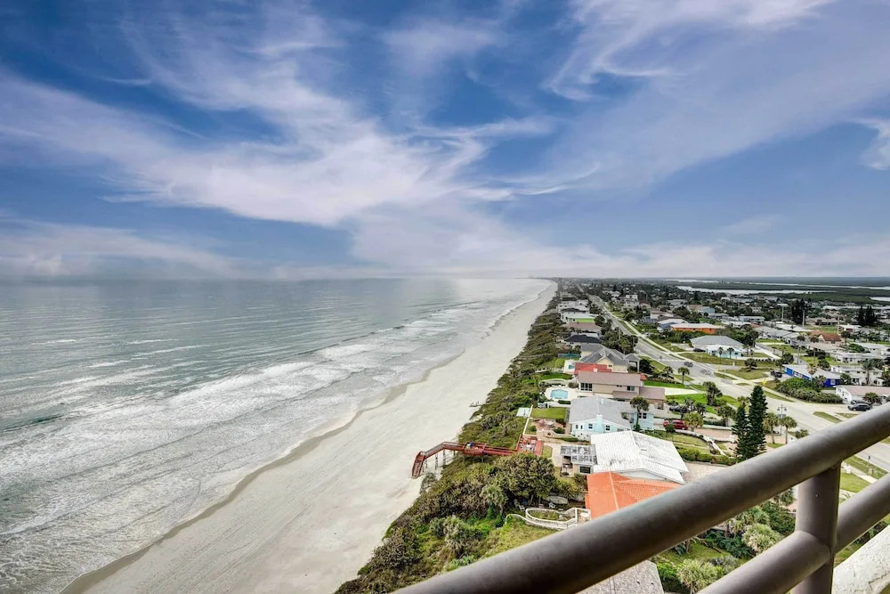 Stunning Ocean Views: Daytona Beach Shores Condo