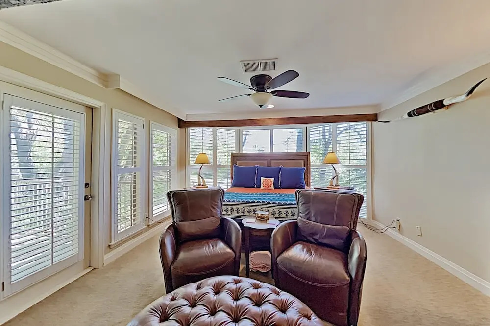 Lavish All-suite W/ Tennis Courts: Near Pool, Golf 4 Bedroom Condo