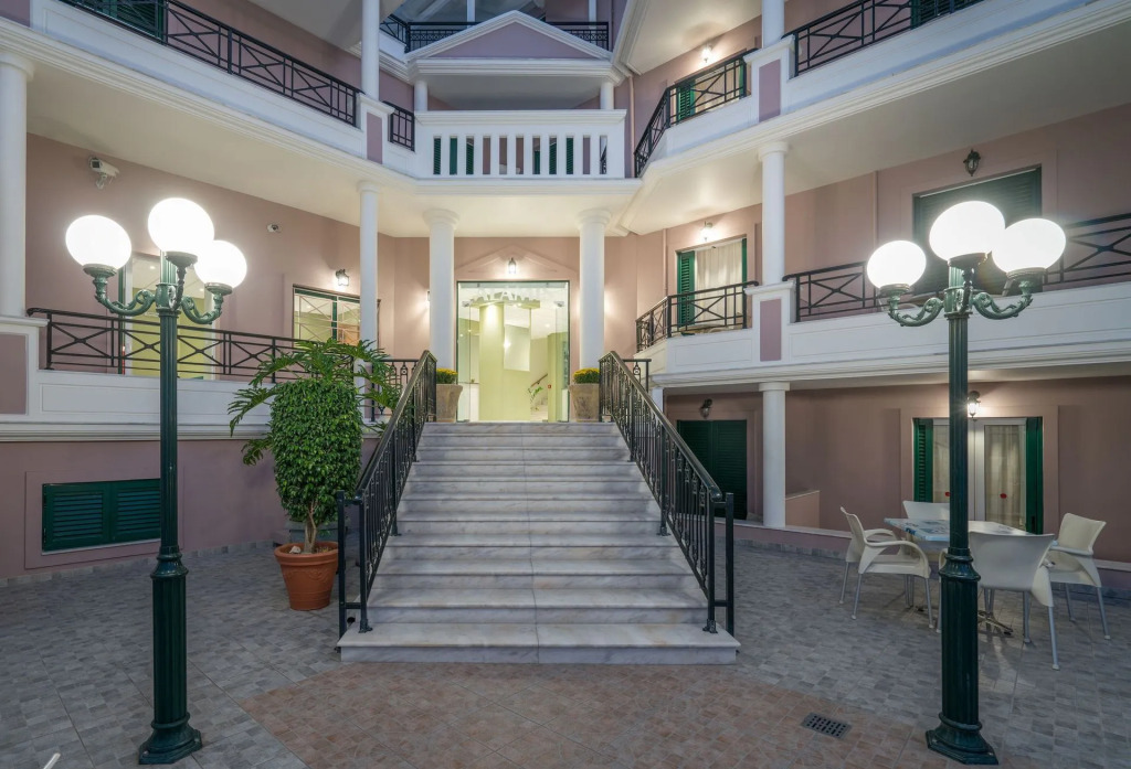Alamis Hotel & Apartments