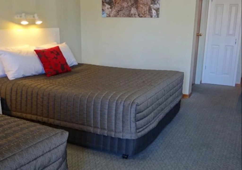 Roydons Motor Inn