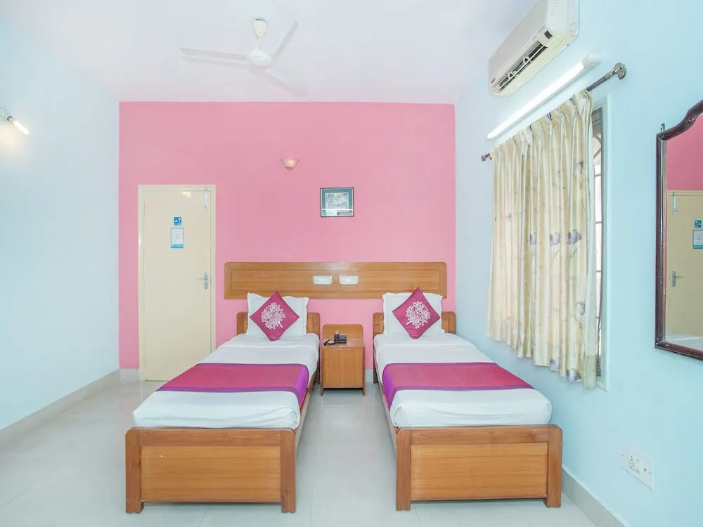 OYO 11592 Hotel Red Carpet Residence